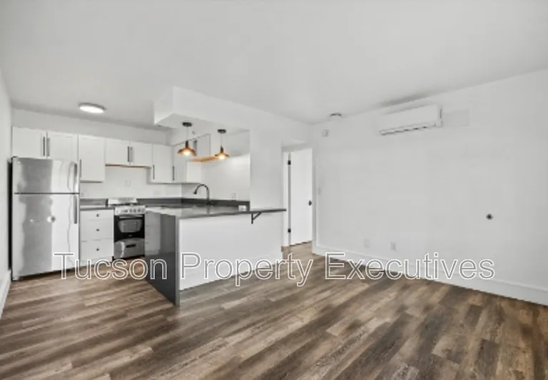 824 E 10th St #D — Photo 7
