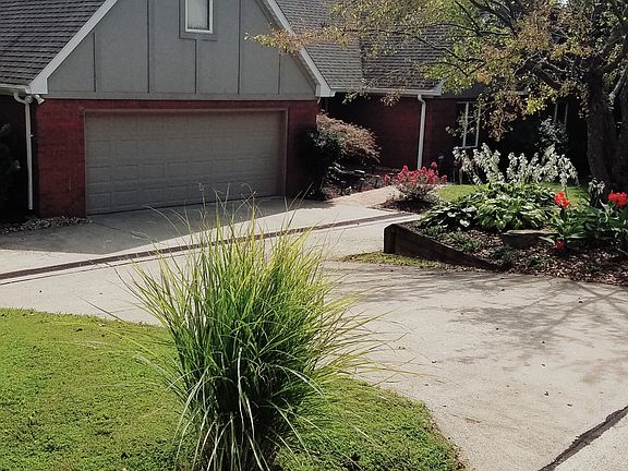 2nd image of 6266 Pfafflin Lake Blvd