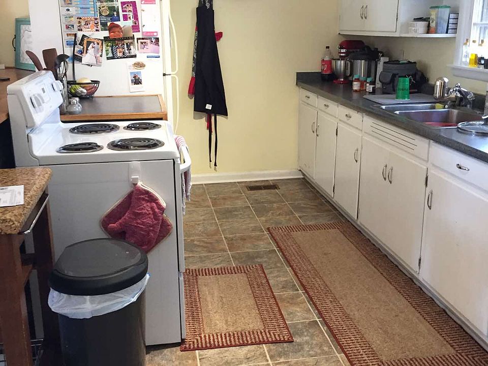 2nd image of 303 Liveoak Dr