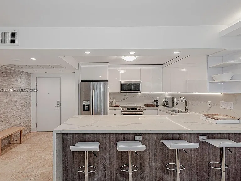 2301 Collins Ave #310 — Photo 11