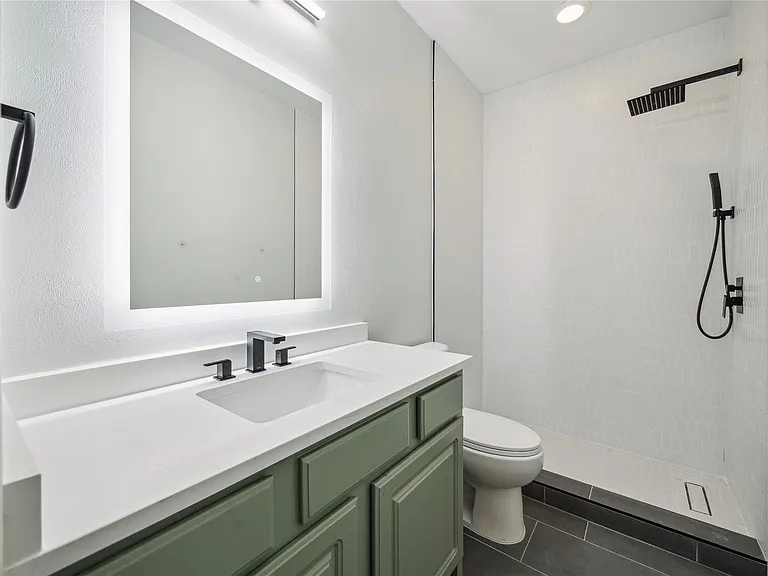 226 Jade Point — Photo 25