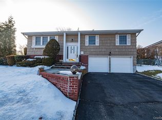 4 Winslow Lane, Kings Park, NY 11754