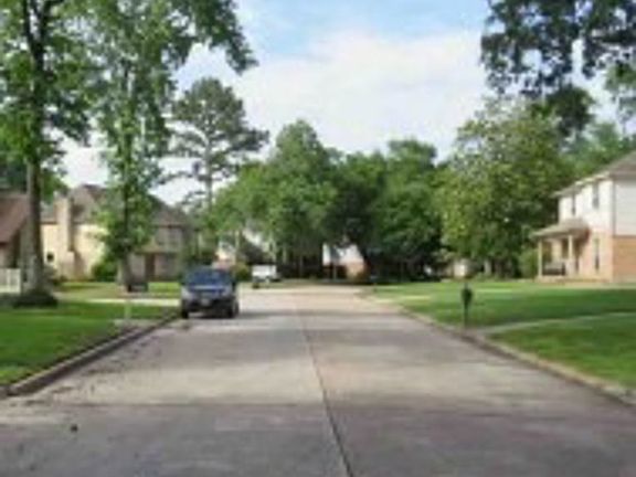 Exterior Neighborhood (street photo)