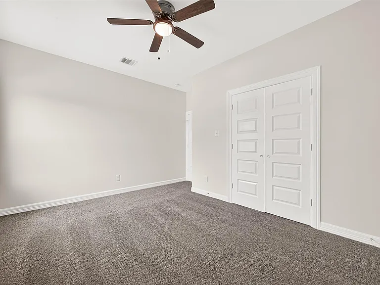 422 4th St — Photo 17
