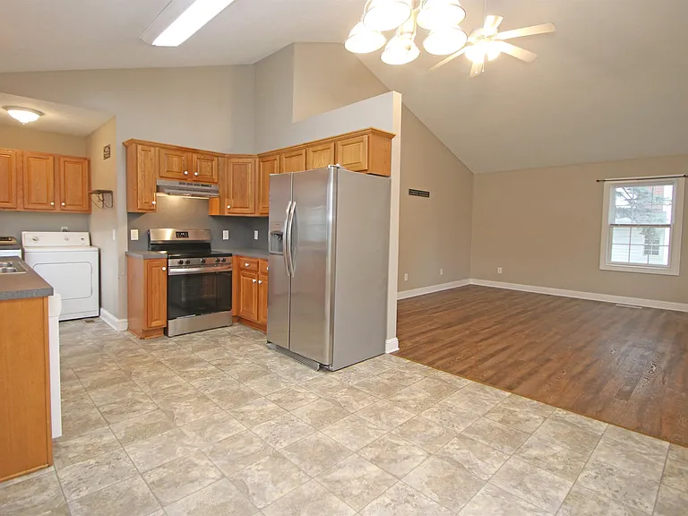 438 W Market St — Photo 7