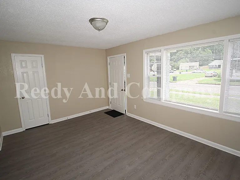 91 Eastview Dr — Photo 6
