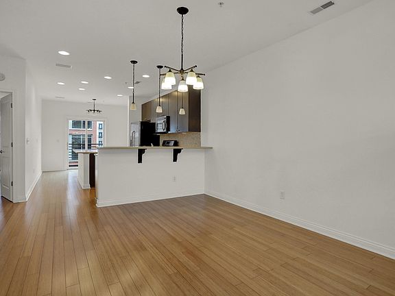 5th image of 547 N Park Ave