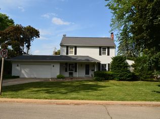 319 Kenilworth Rd, Waterloo, IA 50701