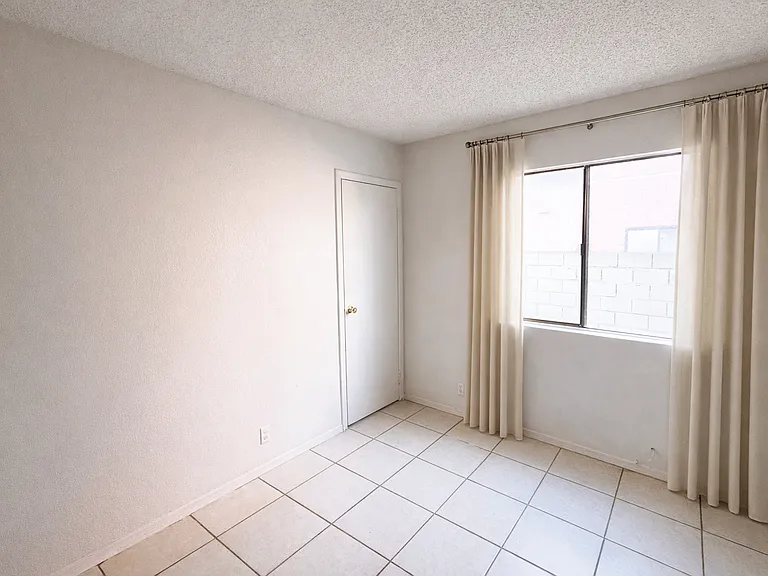 6220 Yerba Ln #C — Photo 4