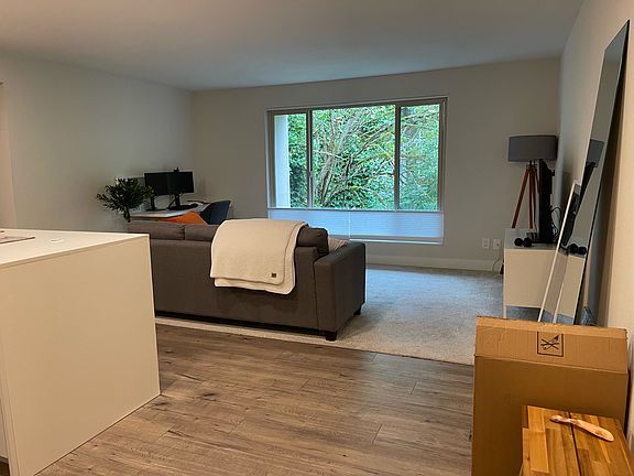 4th image of 11004 NE 68th St APT 921