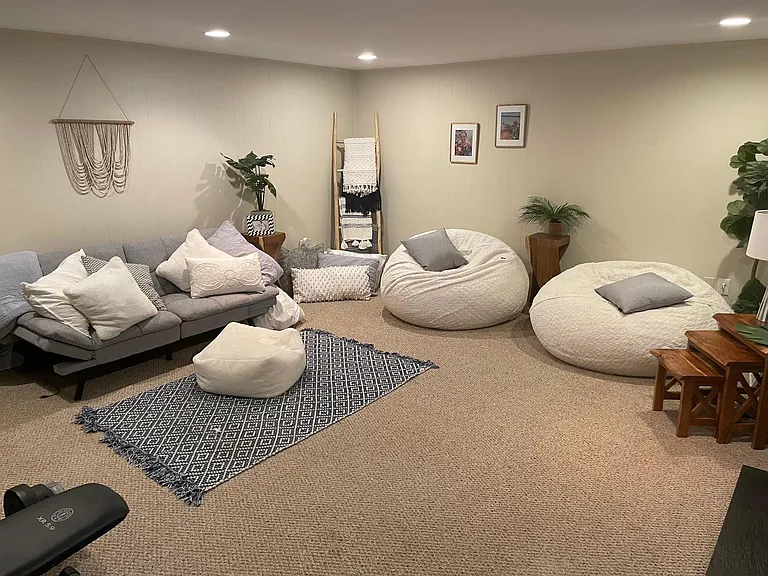 6398 Shaundale Dr — Photo 20