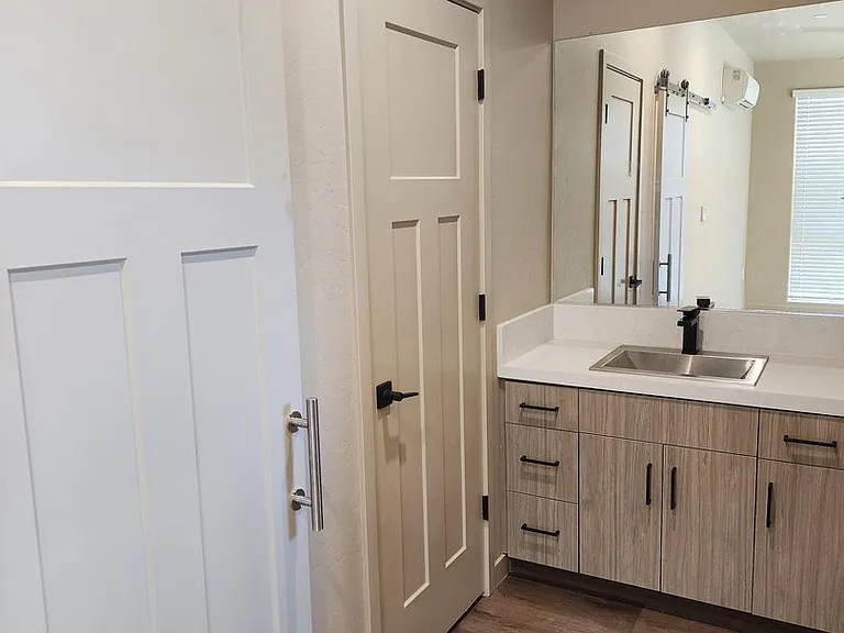 Vantage Pointe East — Photo 29