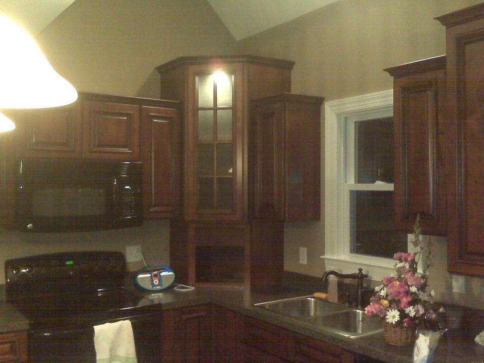 Kitchen-Maple Cabinets