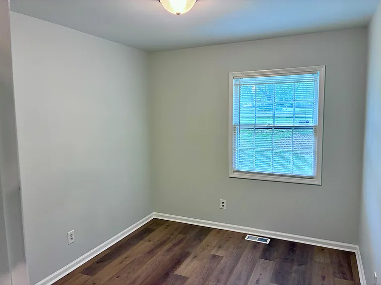 8600 Marigold St — Photo 10