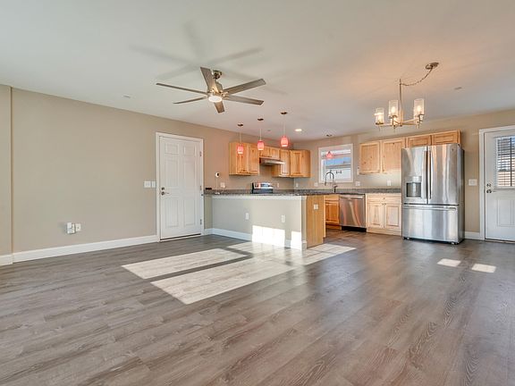 4th image of 6 Boulder Lane #6