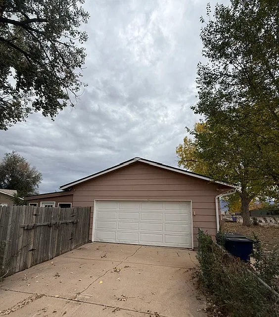 4 bed, 1566 sqft, $2,095 — Photo 2
