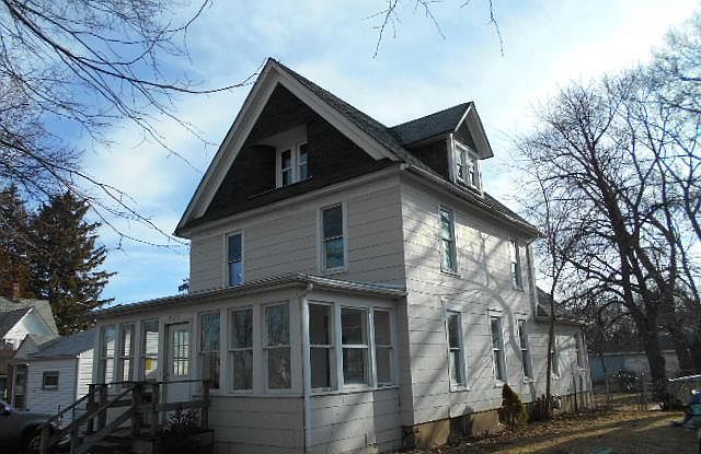1st image of 736 Glidden Ave