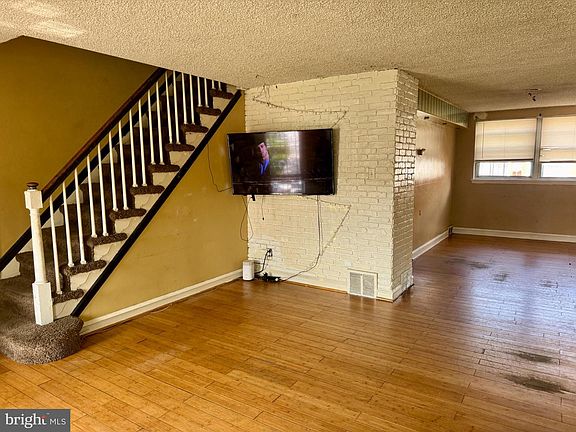 4th image of 7957 Williams Ave