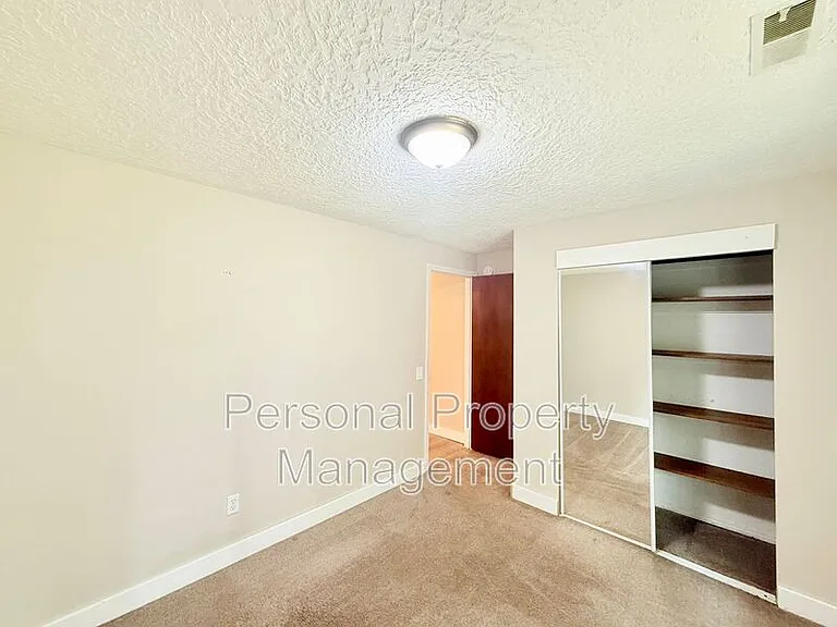 9411 NE Pinecreek St — Photo 14