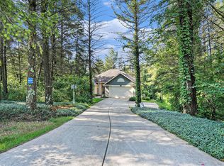 2350 Sawmill Dr NE, Rockford, MI