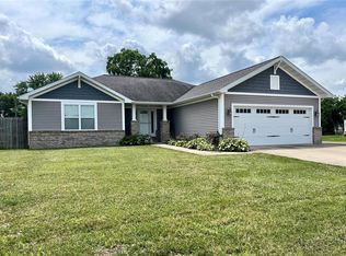 50 Woodland Ct, Highland, IL 62249