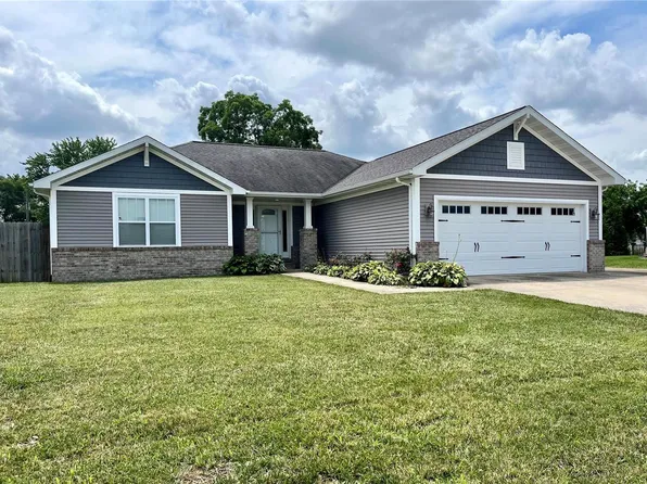 50 Woodland Ct, Highland, IL 62249