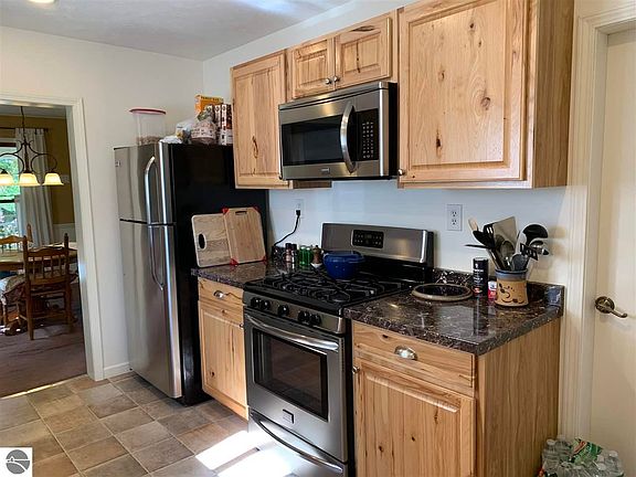 4th image of 1010 1st Ave