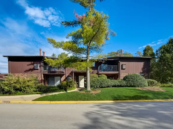 68 Pier Dr APT 104, Westmont, IL 60559