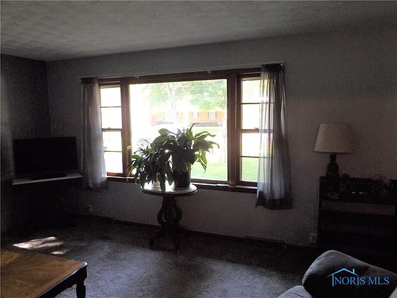 4th image of 324 Warrington Ave