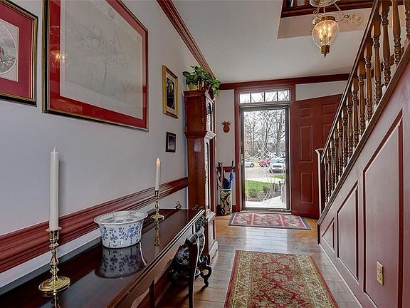 4th image of 202 Robert Ct
