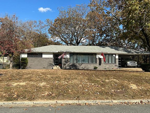 2nd image of 3900 Lakeview Rd