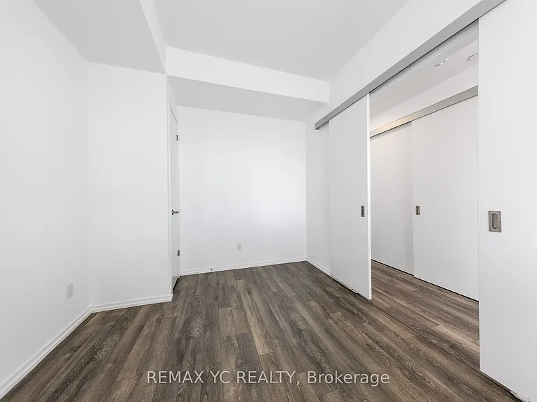 197 Yonge St #4404 — Photo 10