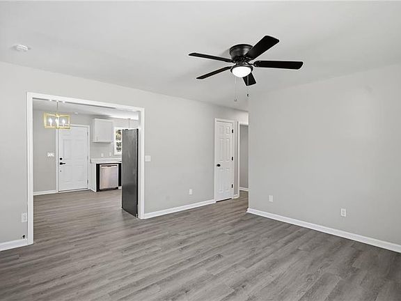 5th image of 702 Shirley Ln