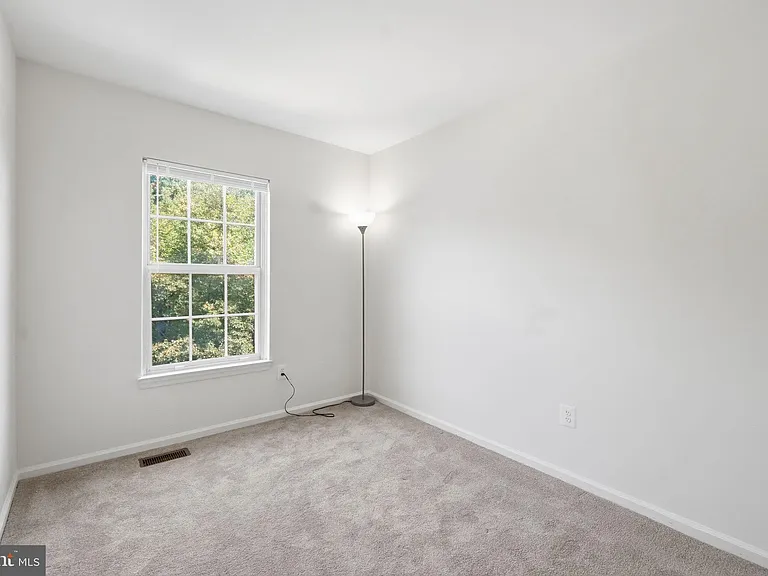 14247 Oxford Dr — Photo 22
