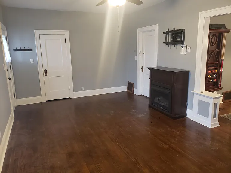 225 W Dudley St — Photo 6