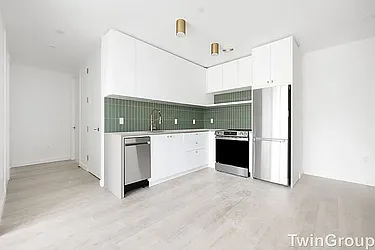 527 Grand Avenue 304 image 5 of 14