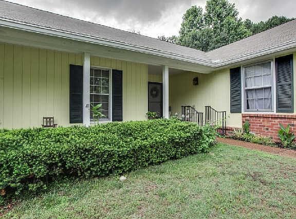 2nd image of 708 Sugartree Ln