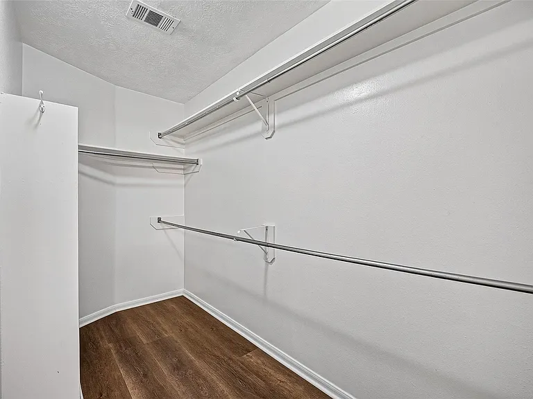 2902 Burgess Hill Ct — Photo 37