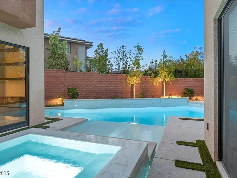 19 Garden Rain Dr — Photo 38