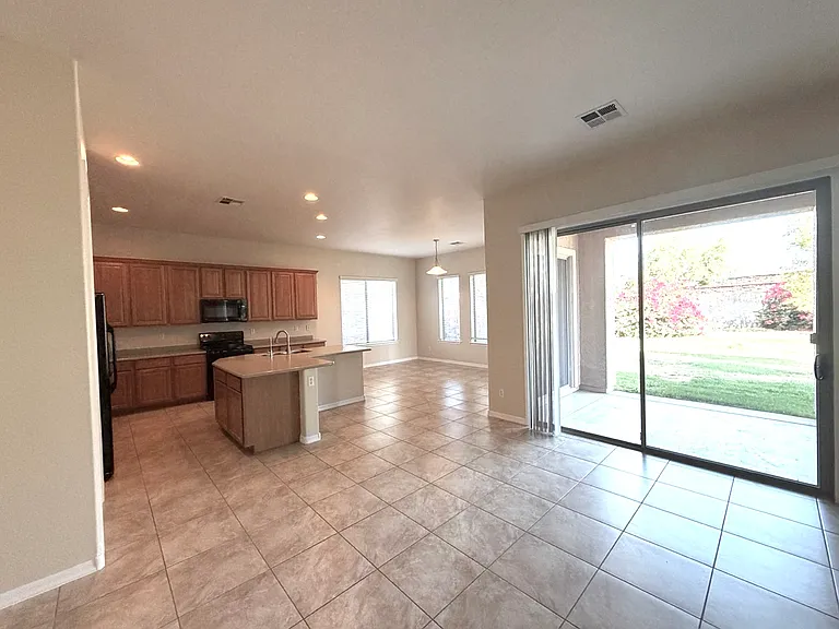 3163 S Porter St — Photo 5