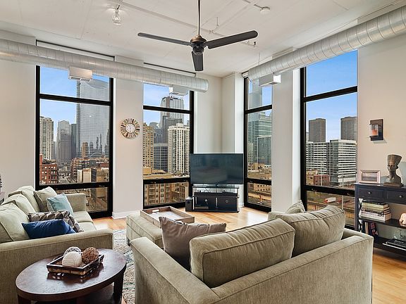 2nd image of 740 W Fulton St APT 1101