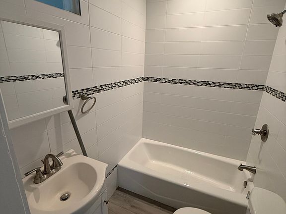 3rd image of 25-61 31st St Floor 2