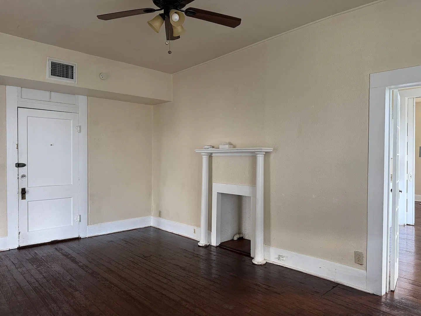 324 W Magnolia — Photo 3