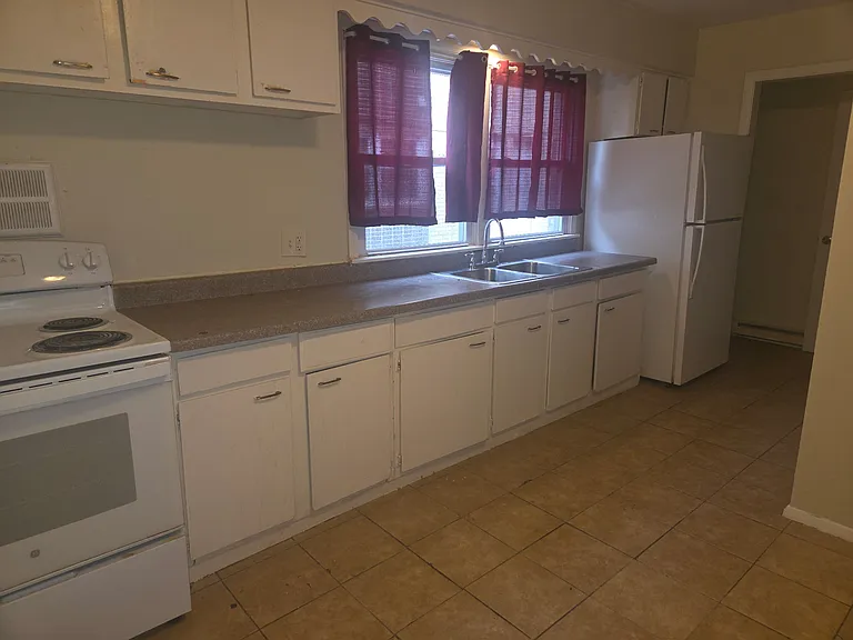2128 Hebron Ave — Photo 5