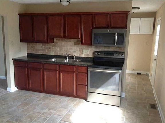 5th image of 302 Westlea Dr