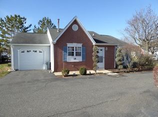 18 Edgeware Close #1000, Freehold, NJ 07728