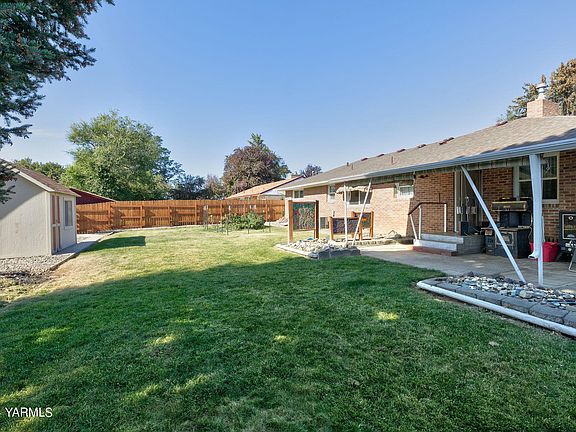 3rd image of 3412 Carol Ave