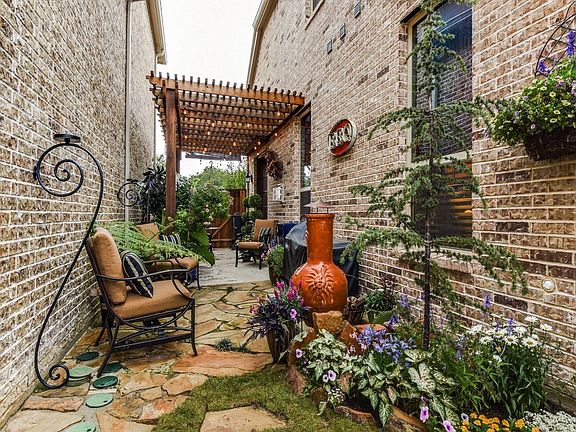 Look at this gorgeous landscaping!  There is also a gas valve for your gas grill.