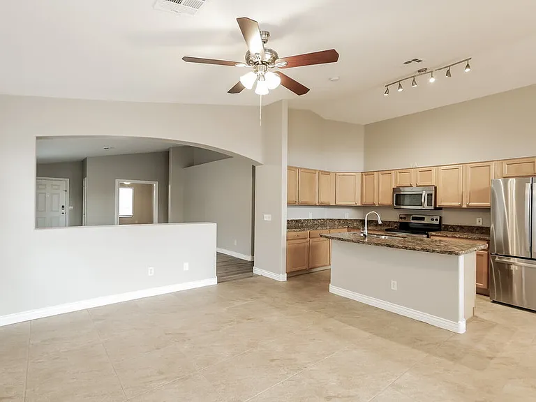 1079 E Yuma Ave — Photo 6