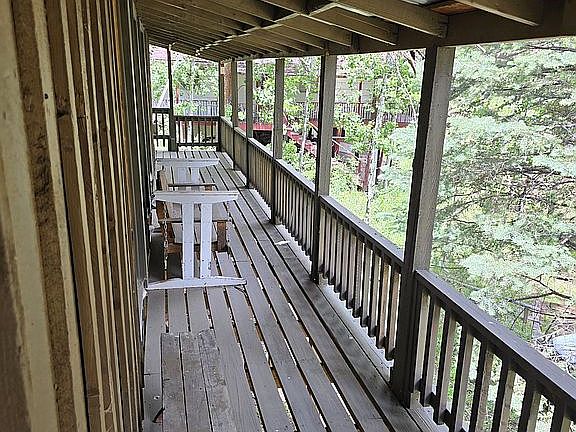 3rd image of 8 Pond Rd